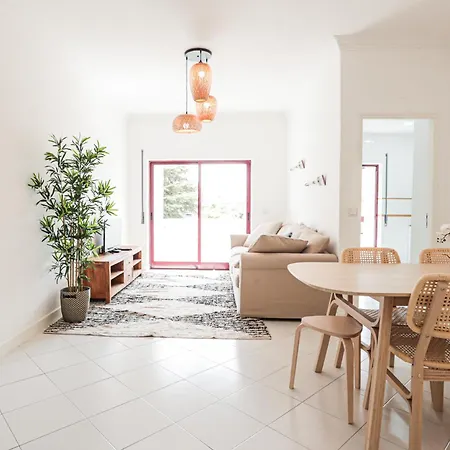 Beachside Breeze In Costa Da Caparica Almada