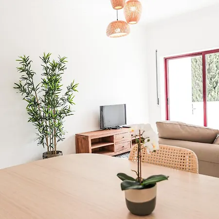 Beachside Breeze In Costa Da Caparica Apartment *