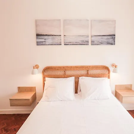 Beachside Breeze In Costa Da Caparica Apartment *