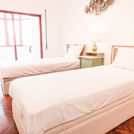 Beachside Breeze In Costa Da Caparica Apartment *